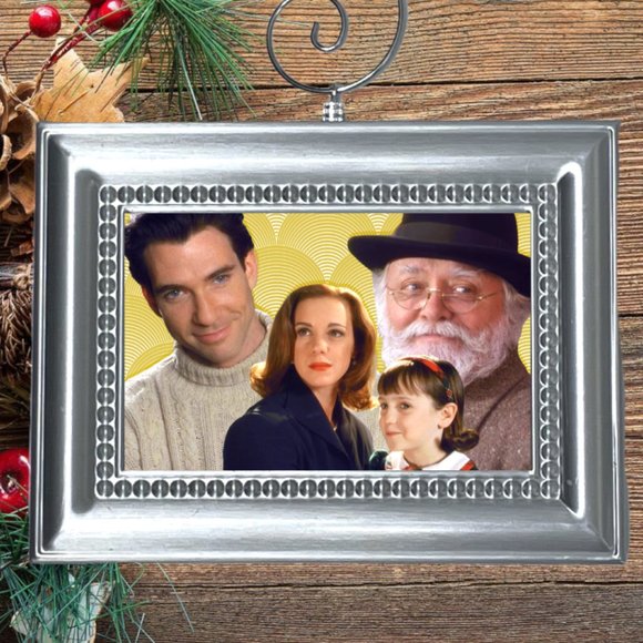 Miracle On 34th Street Movie Memorabilia Christmas Tree Ornament - Picture 1 of 3